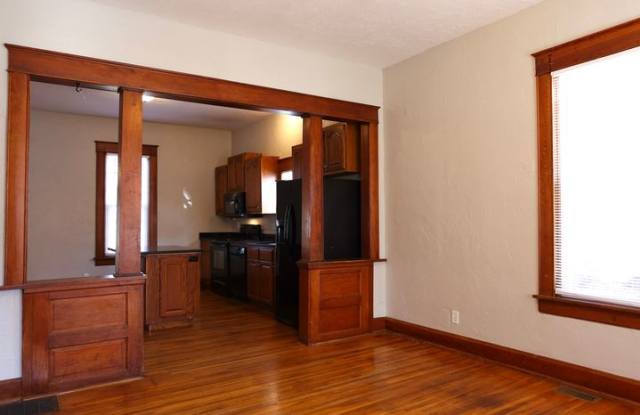 Cute Bungalow style home  Large Yard Near MSU 3 Bed 2 Bath Gallery 3