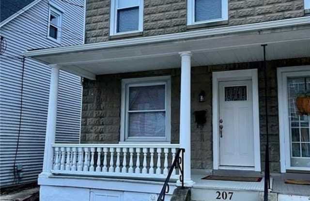 207 N Schanck Avenue Gallery 2