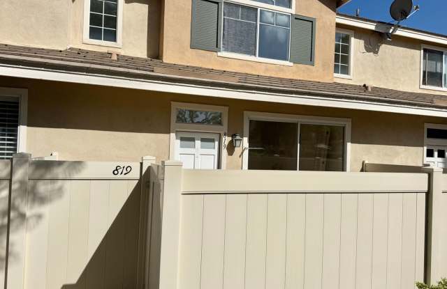 Welcome home to this large unit with plenty of natural light!! Gallery 1