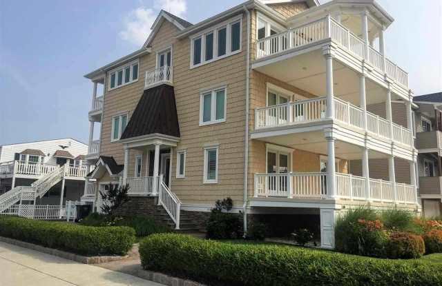 1001 E Beach Ave photos photos