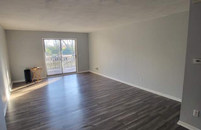 4328 West Bancroft Street Gallery 3