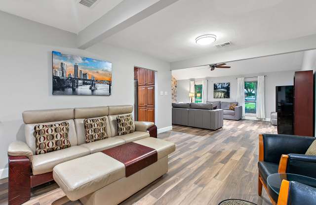 9005 Charnwood Dr Gallery 3