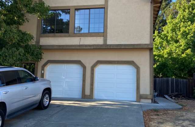 Spacious 5 bedroom 3.5 bath single family house - 1725 Tampico Court photos photos