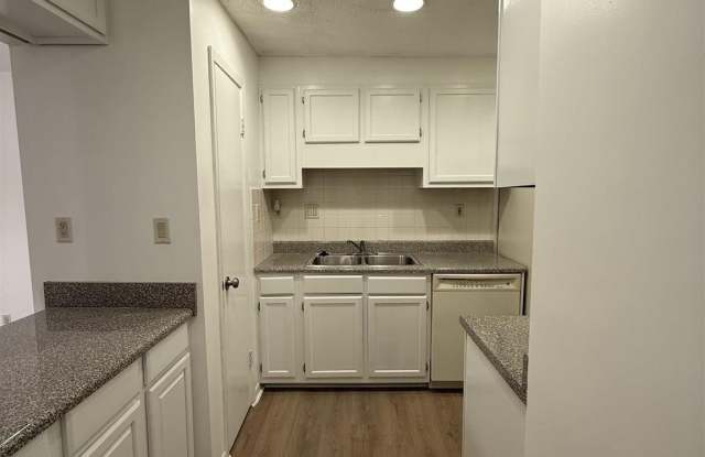 8370 Carl Dean unit: 206 Gallery 4