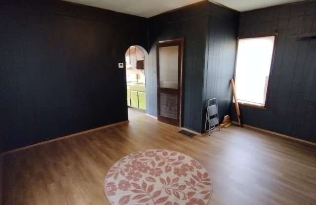 226 Beaver Avenue Northeast - C photos photos