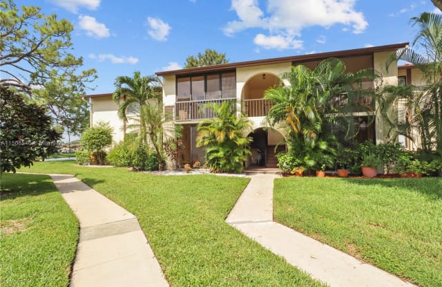 313 Knotty Pine Cir - 313 Knotty Pine Circle, Greenacres, FL 33463