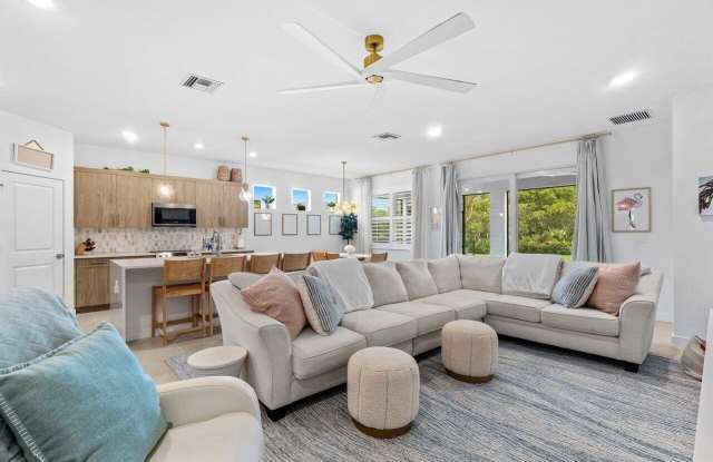 1991 NE Ocean Dunes Drive Gallery 2
