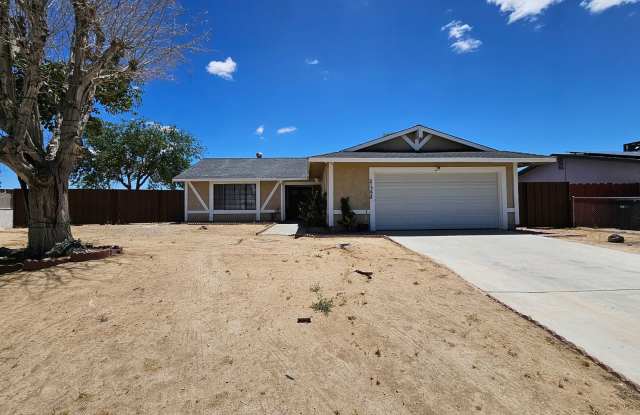 Charming and Comfortable - 4bd / 2bth - Move In Ready Home! Natural Gas and Sewer! photos photos