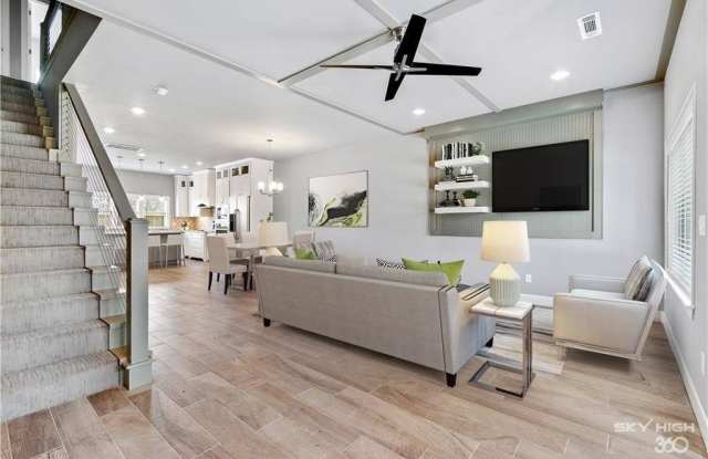 420 NW Retreat Lane Gallery 2