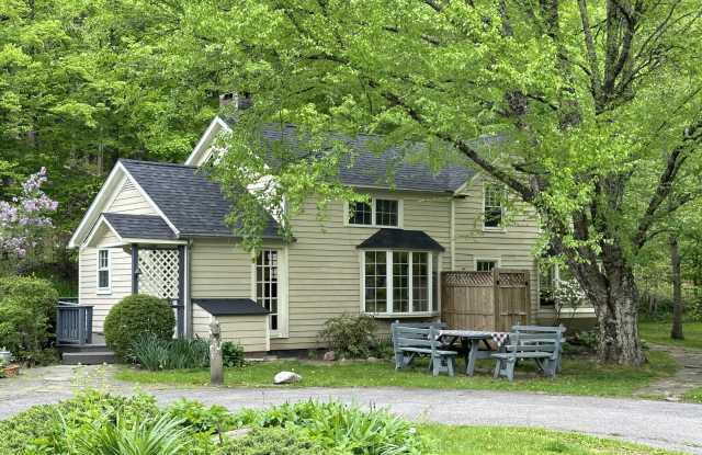 4666 Route 212 unit: House - 4666 New York 212, Ulster County, NY 12495