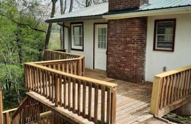 $1,500 - 2 Bedroom 1.5 Bathroom Cottage on the Creek photos photos