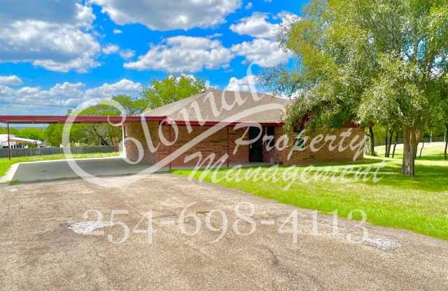 Country Living in Kempner! photos photos