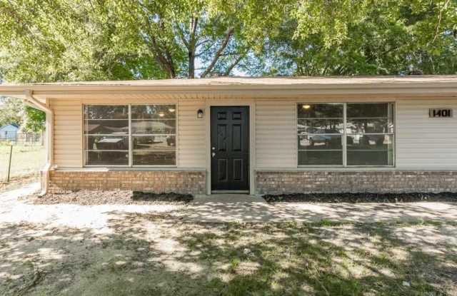 1401 Plummer Street photos photos