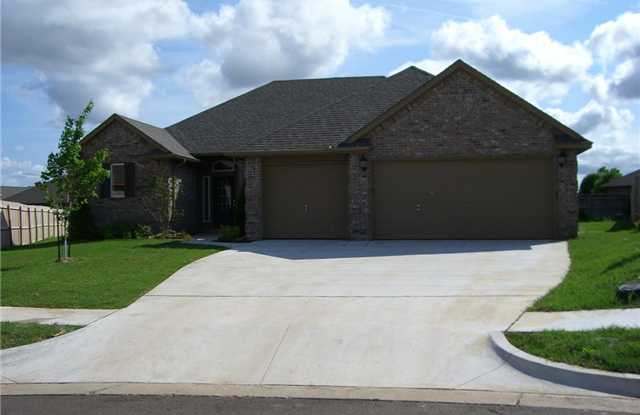 4 Bedrooms + 2.5Baths + 3Car + Cul-de-sac Lot + In Edmond Schools + Community Pool Gallery 1