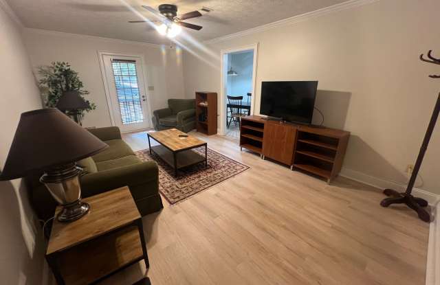 Updated 1 bed 1 bath, great location! Gallery 4