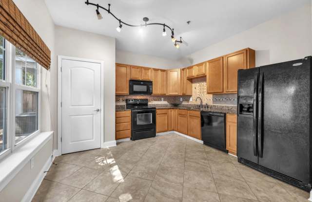 Freshly Painted 3BR/2.5BA Townhome with 2-Car Garage & Resort-Style Amenities Gallery 3