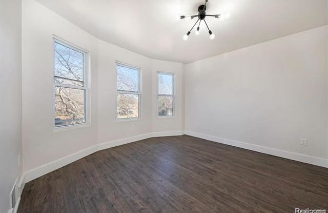 286 ROSEDALE Court Gallery 2