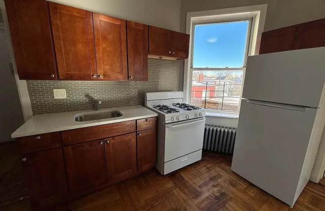 652 Soundview Avenue Gallery 3