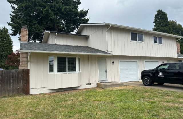 Beautifully updated 3 bedroom 1.5 bath duplex! photos photos