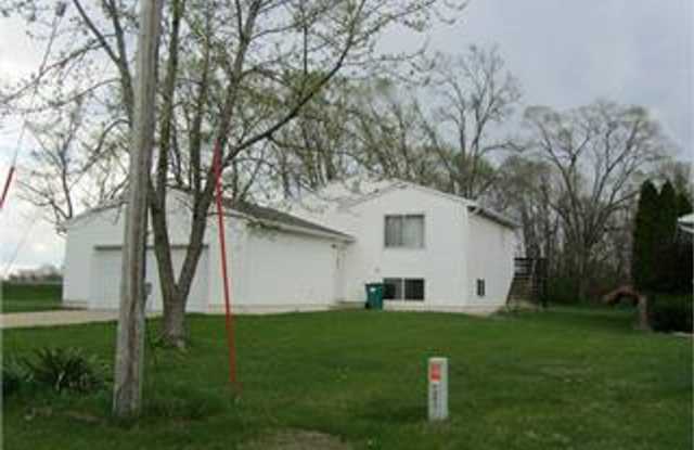 350 Earl Street - 350 Earl Street, Evansdale, IA 50707