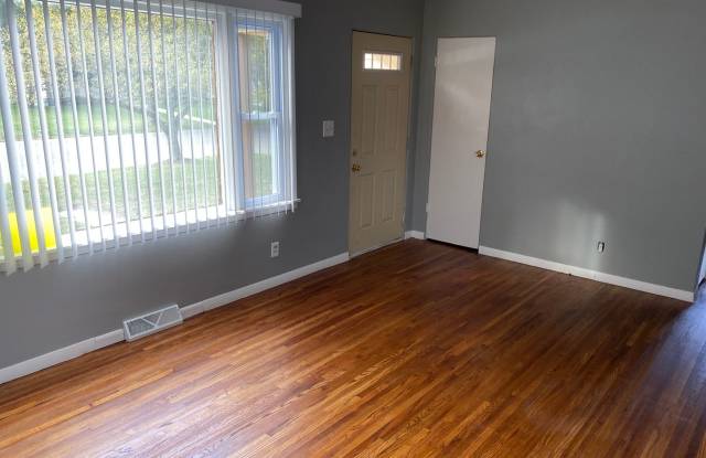 Updated 3 Bedroom, 1 Bathroom House- 1216 Beech Gallery 1