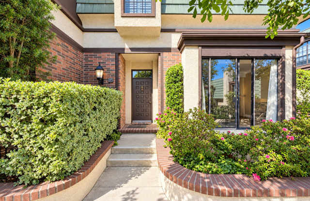 Luxury Living on Prestigious South Orange Grove Boulevard Gallery 3