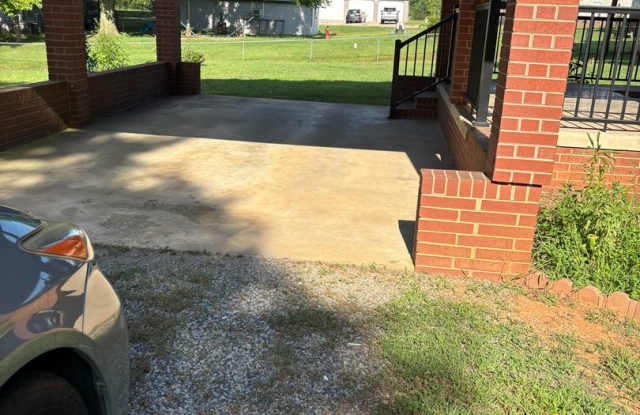2 Bedroom 1 Bath Convenient to I-85 - 1060 Choate Road, East Spencer, NC 28146