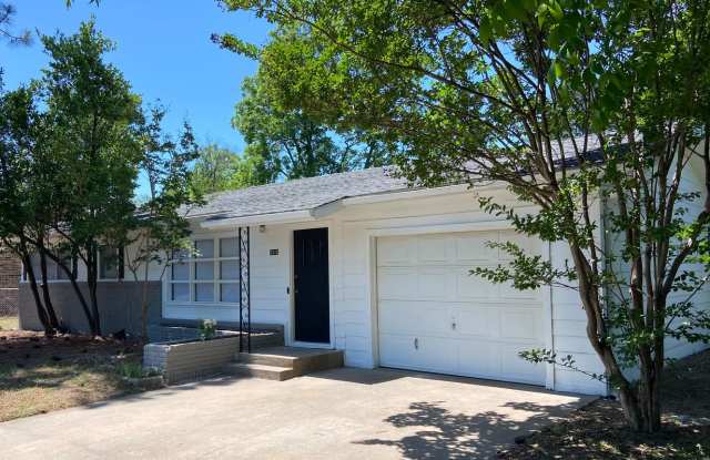 3/1 house with garage, fenced backyard, walk to TSU photos photos