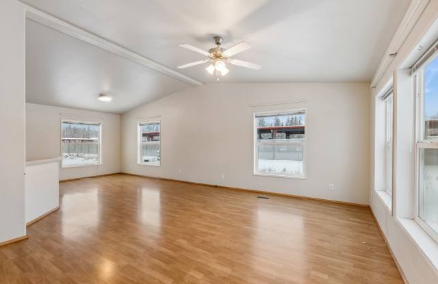 Great 2 bedroom, 2 bath, long term rental home Gallery 3
