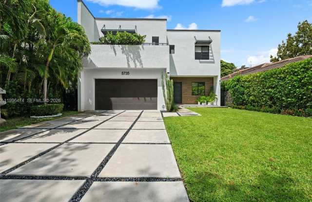 5735 SW 35th St photos photos