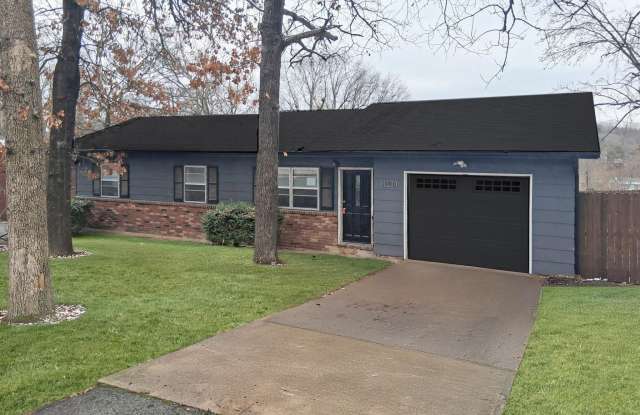 1800 Cash Street - 1800 Cash Street, Neosho, MO 64850