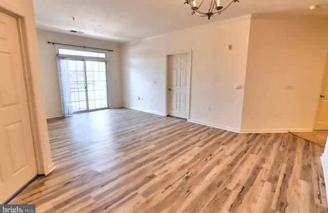21216 MCFADDEN SQ #108 Gallery 4