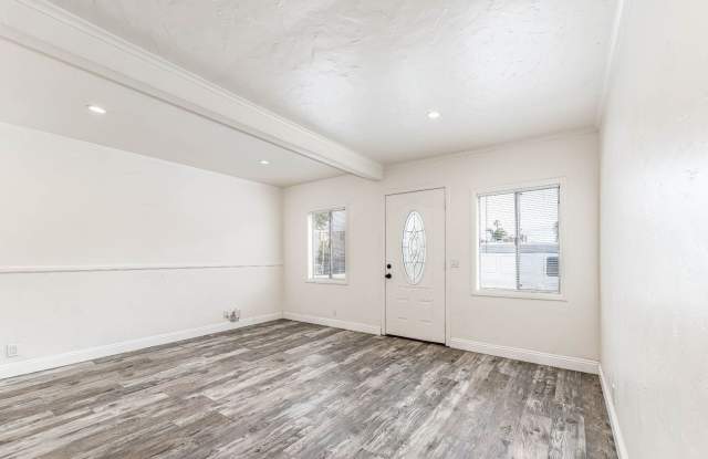 Cozy 2 bedroom, 1 bathroom bungalow with prime Huntington Beach location Gallery 3