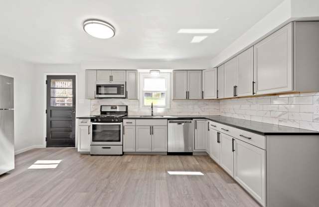 Stunning 2 bedroom home in Homestead available June 15! photos photos