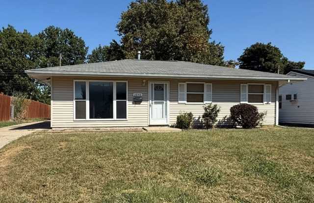 Meadowlark Ranch! 3 bed, 1 bath - 2848 East Cardinal Drive, Decatur, IL 62526