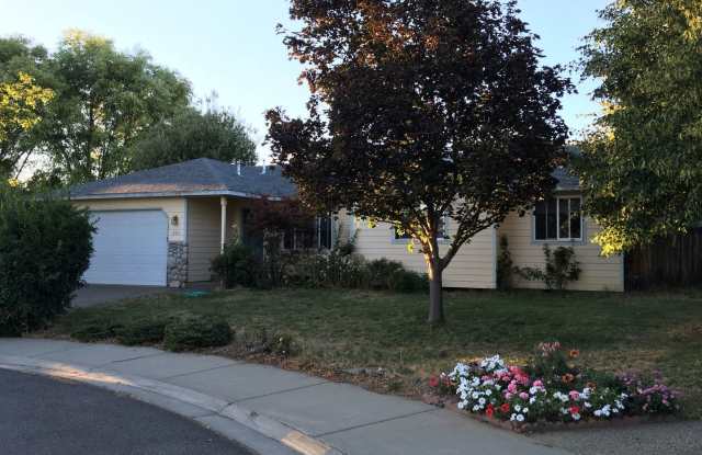 205 W Mt Baker Ct - 205 West Mount Baker Court, Ellensburg, WA 98926