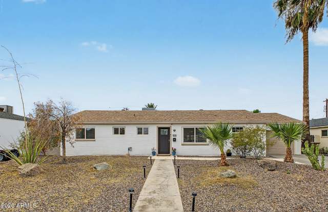 2208 W SAN MIGUEL Avenue Gallery 1