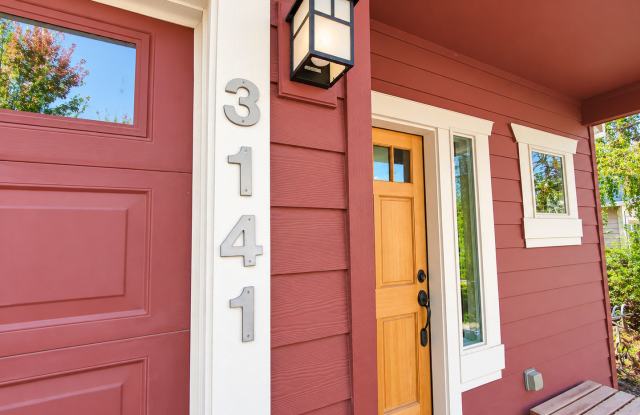 Spacious 3-Bedroom Bend Home with Two Offices, Bonus Room & Fenced Backyard! Gallery 3