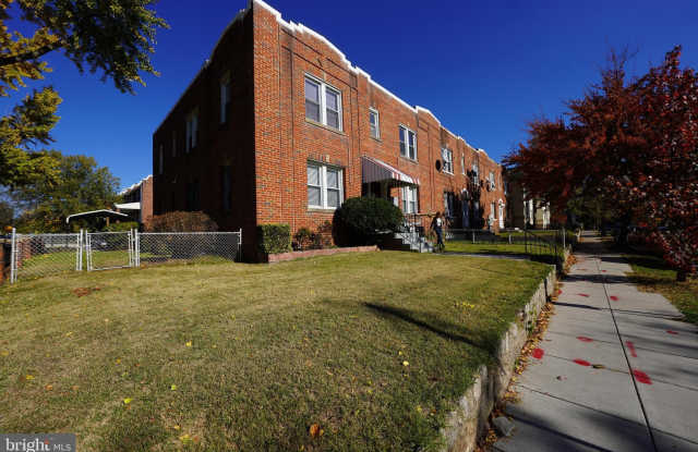 1500 OATES Street NE unit: 3 photos photos