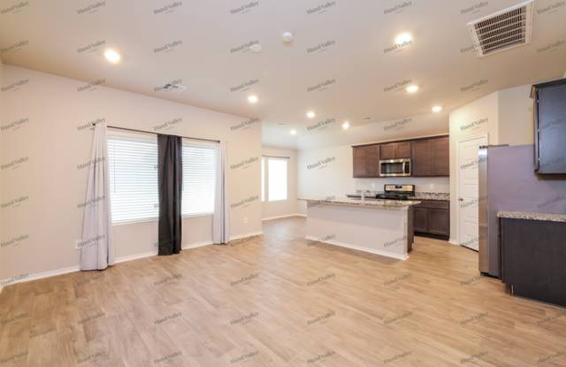 2405 Iris Court Gallery 4