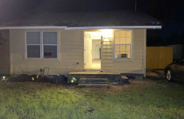 612 Rosewood St - 612 Rosewood Street, Lockhart, TX 78644
