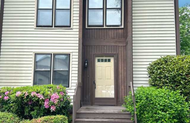 3 BR 2 1/2 BA Townhome with Community Pool photos photos