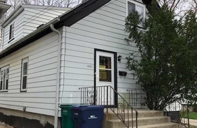 1907 East Street Francis Avenue Gallery 2
