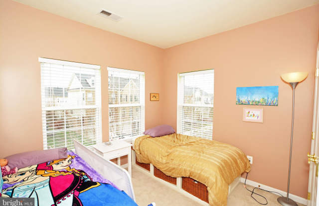 24701 KINGS CANYON SQUARE Gallery 4