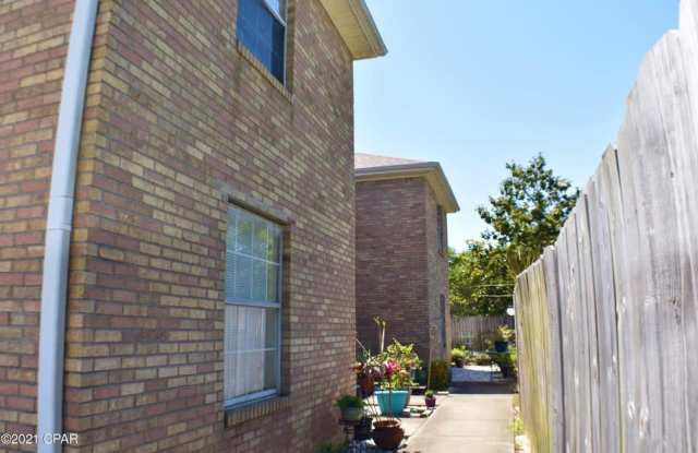 602 Fernwood Street - 3 photos photos