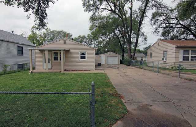 Omaha Ranch Home For Rent - 4528 South 61st Street, Omaha, NE 68117