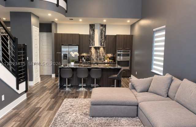 16031 NW 89th Ct Gallery 2