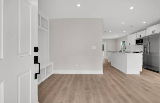 1752 Skinner Ave photos photos