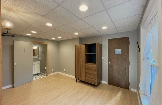 208 W Broadway Gallery 3