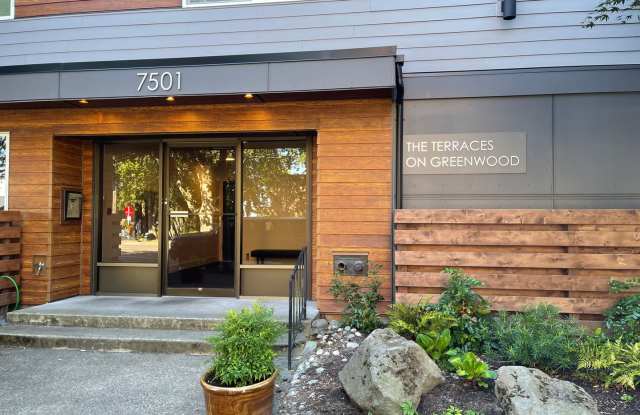 Charming 1-bedroom, 1-bathroom Condo in Phinney Ridge. photos photos